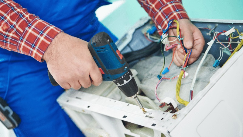 Gördes Hisense Hisense çamaşır makinesi kart tamiri – Su almama arızası orijinal parça ile giderildi. - Teknik servis örneği